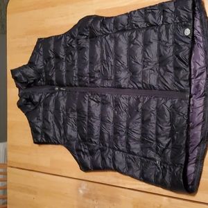 REI black puffer vest size large